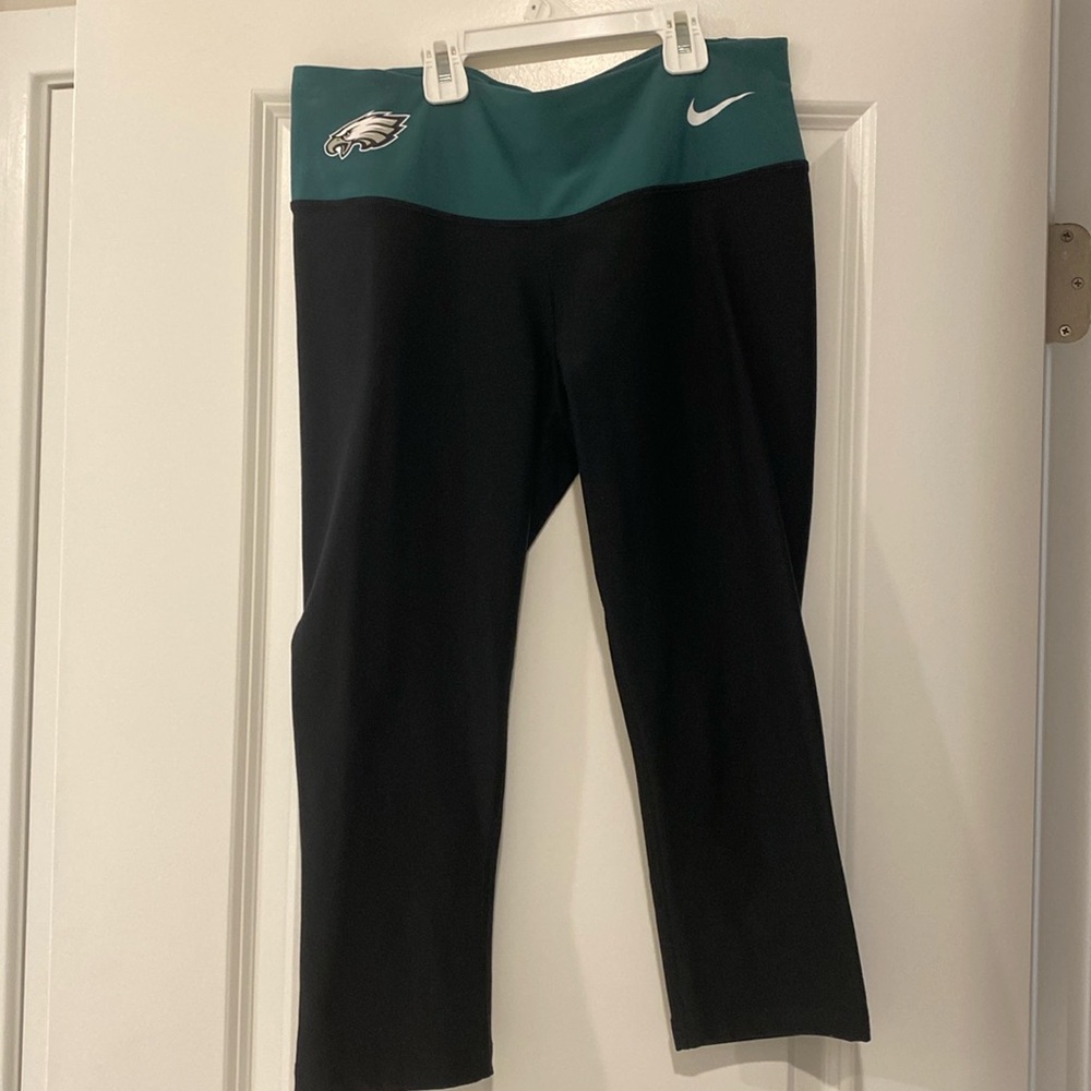 Nike Legend NFL Team Apparel Eagles Cropped Pant Size:Medium